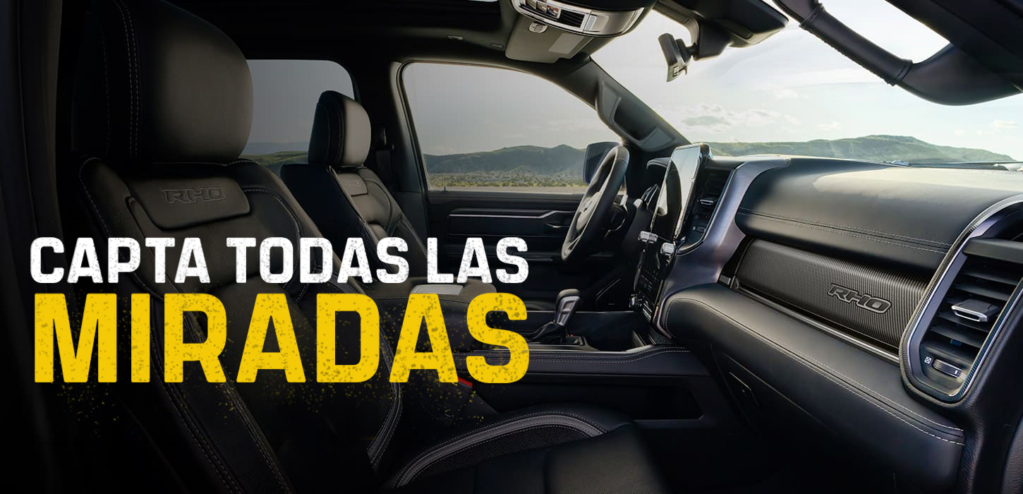 La primera fila de la Ram 1500 RHO 4x4 Crew Cab 2027, capturada desde el lado del pasajero. Capta todas las miradas.