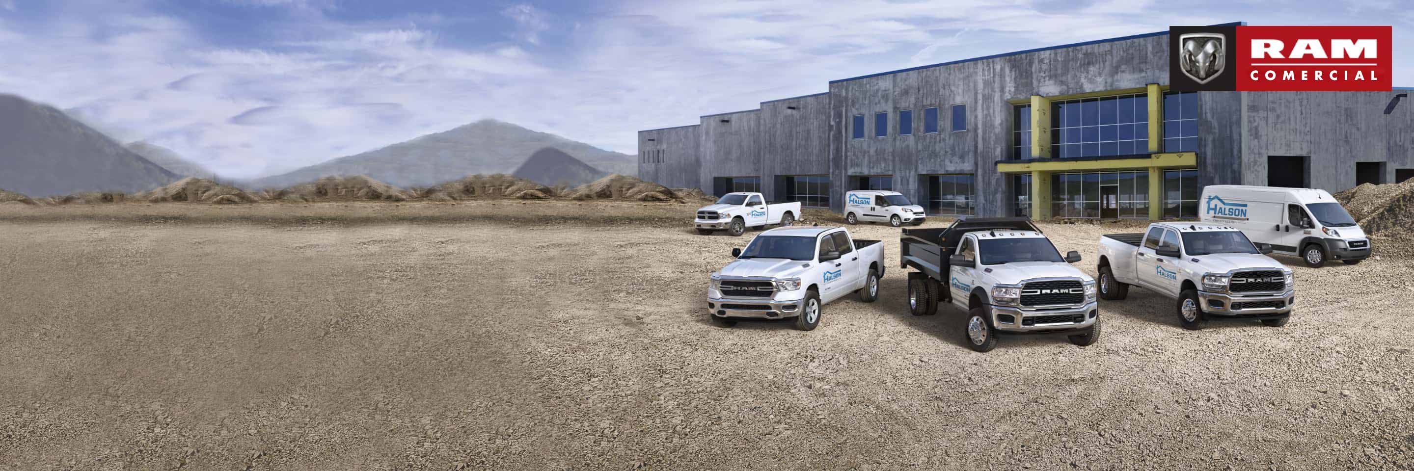 Una Ram 5500 SLT 2019 blanca equipada con carrocería de servicio estacionada en una obra de construcción residencial.